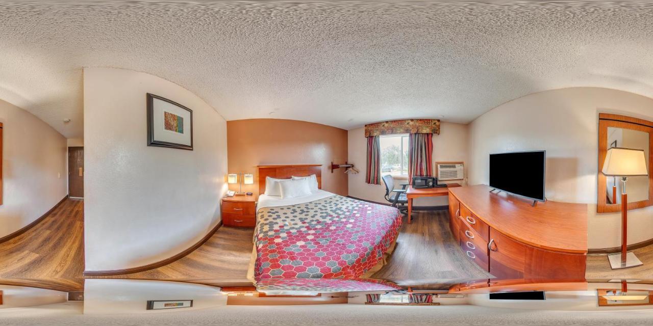 Rodeway Inn Colorado Springs Bagian luar foto