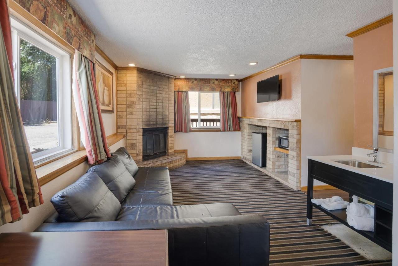 Rodeway Inn Colorado Springs Bagian luar foto