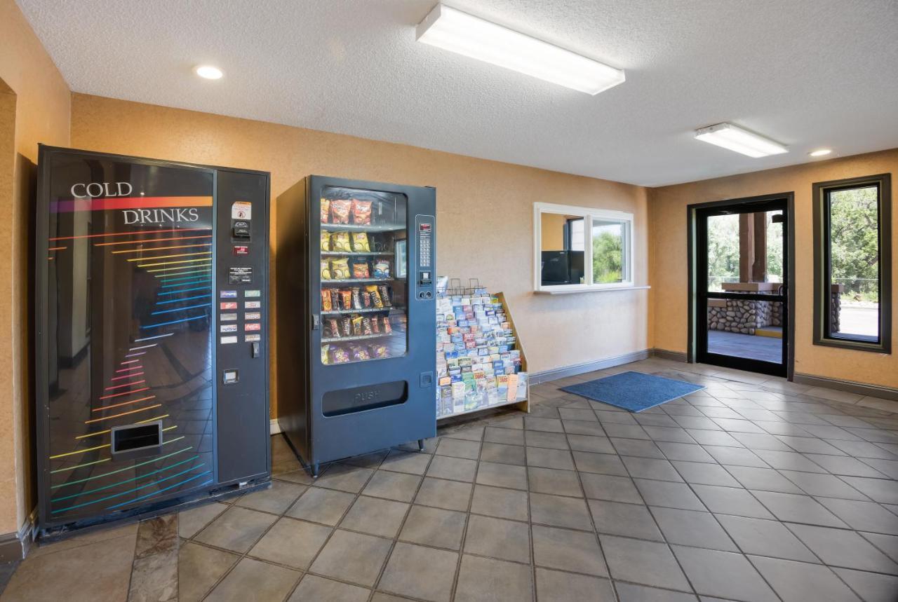 Rodeway Inn Colorado Springs Bagian luar foto