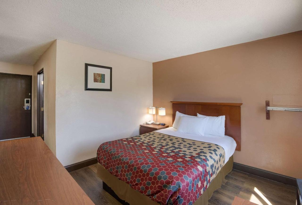 Rodeway Inn Colorado Springs Bagian luar foto