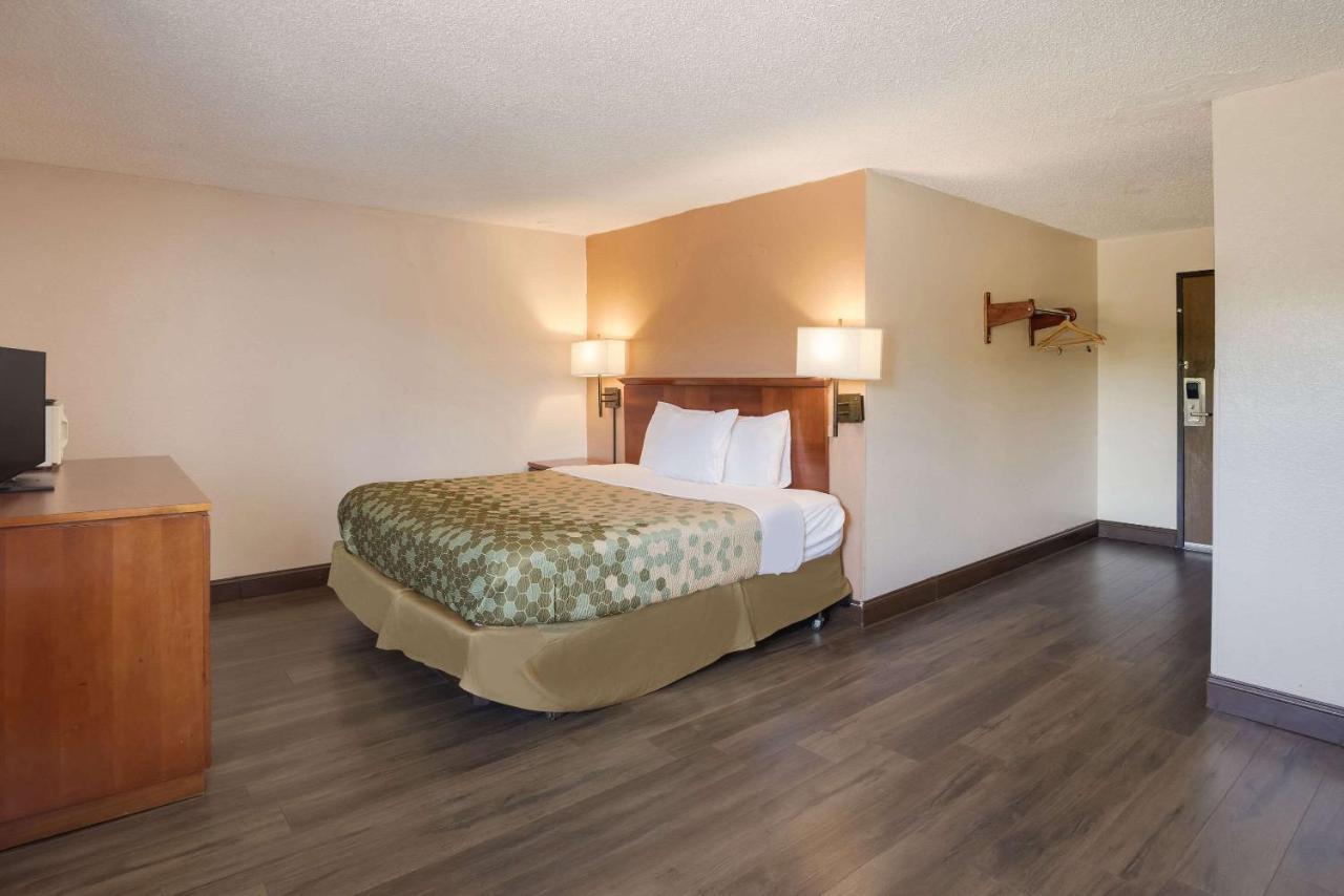 Rodeway Inn Colorado Springs Bagian luar foto