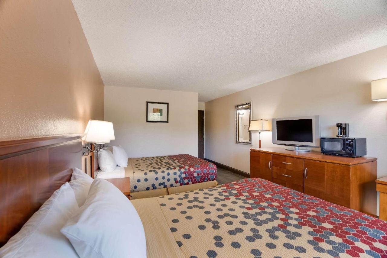 Rodeway Inn Colorado Springs Bagian luar foto