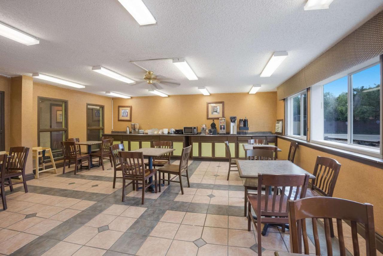 Rodeway Inn Colorado Springs Bagian luar foto