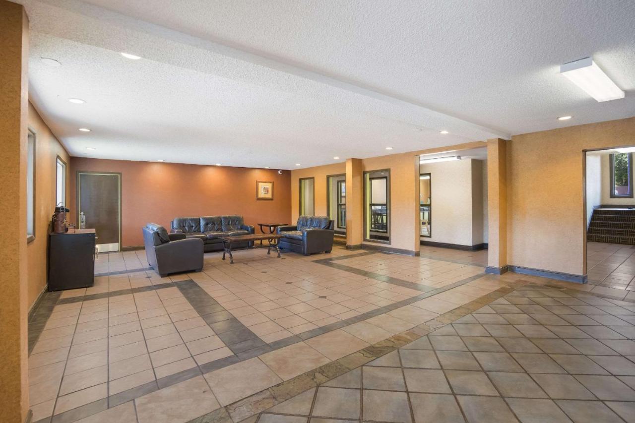 Rodeway Inn Colorado Springs Bagian luar foto