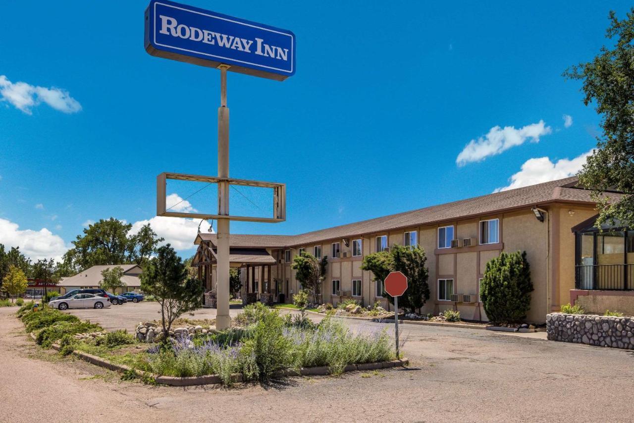 Rodeway Inn Colorado Springs Bagian luar foto