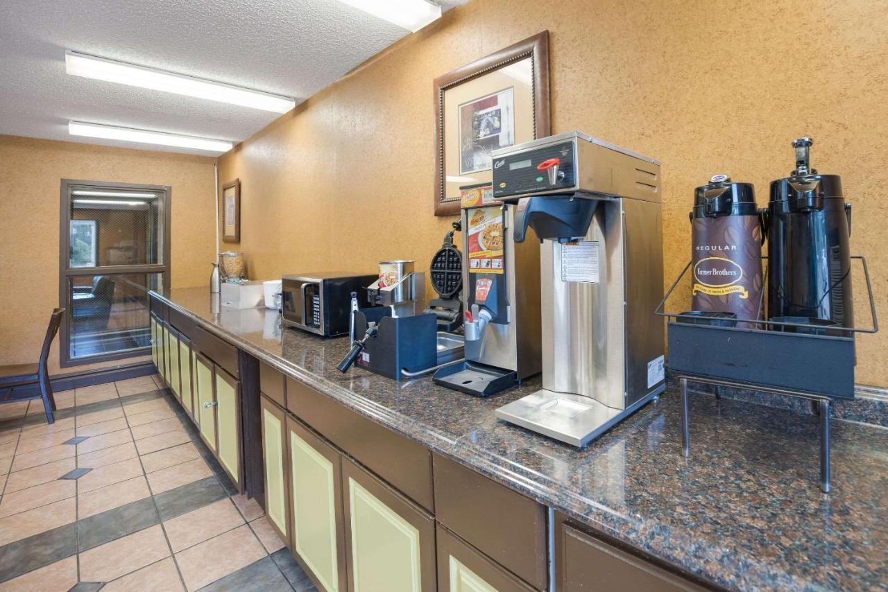 Rodeway Inn Colorado Springs Bagian luar foto