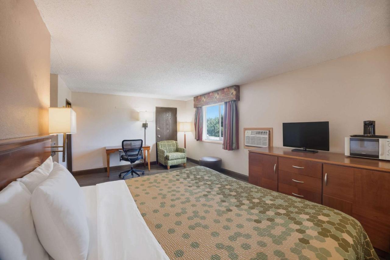 Rodeway Inn Colorado Springs Bagian luar foto